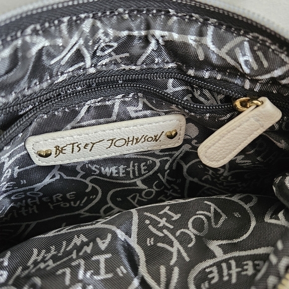 Small Betsey  Jonhson handbag, black bow - Picture 6 of 6